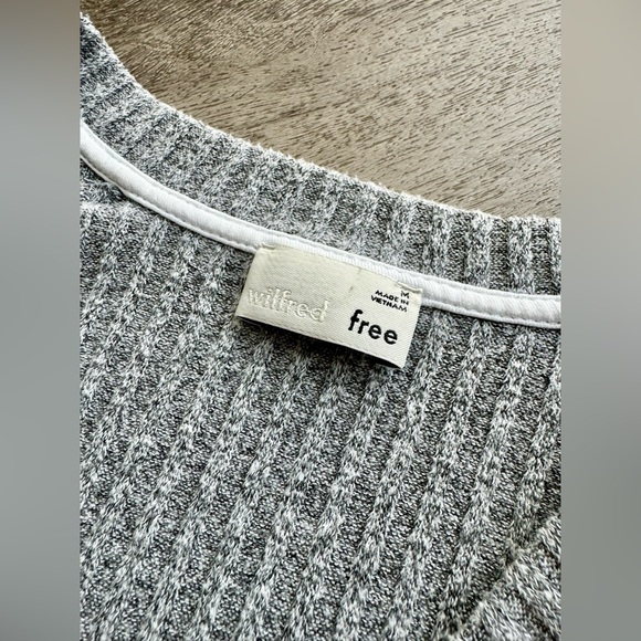 Wilfred Free Long Sleeve V-Neck Sweater | M - Picture 2 of 4